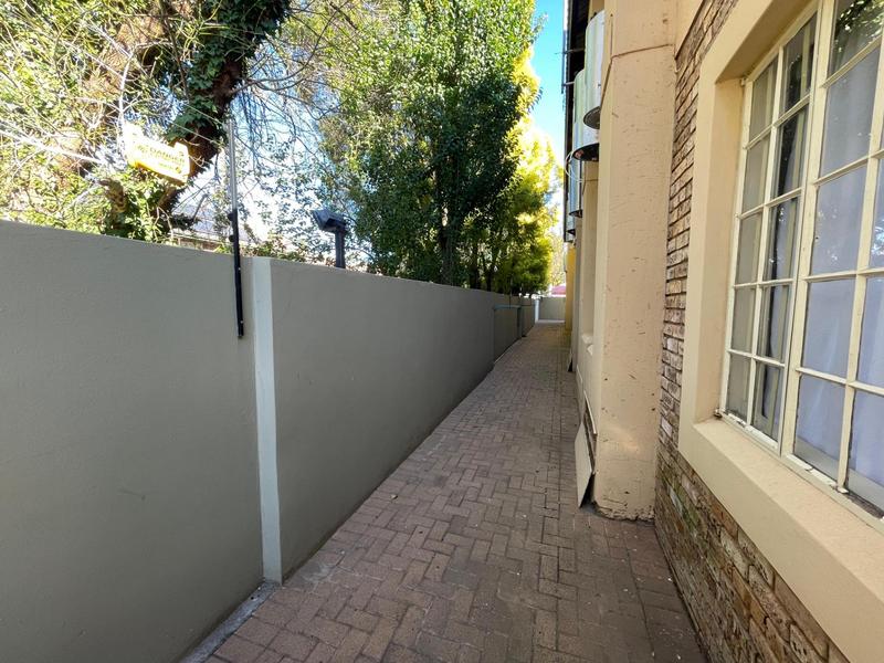 To Let 1 Bedroom Property for Rent in Kannoniers Park North West